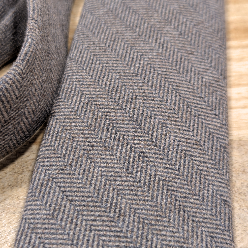 Herringbone (light grey)