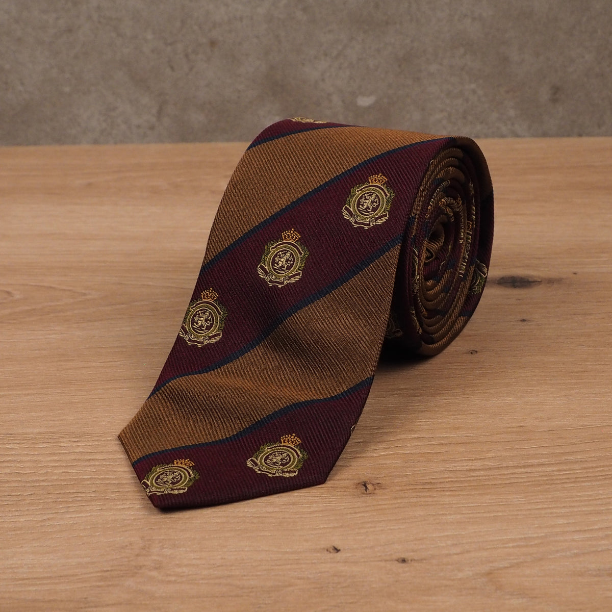 Preppy Crest (gold)