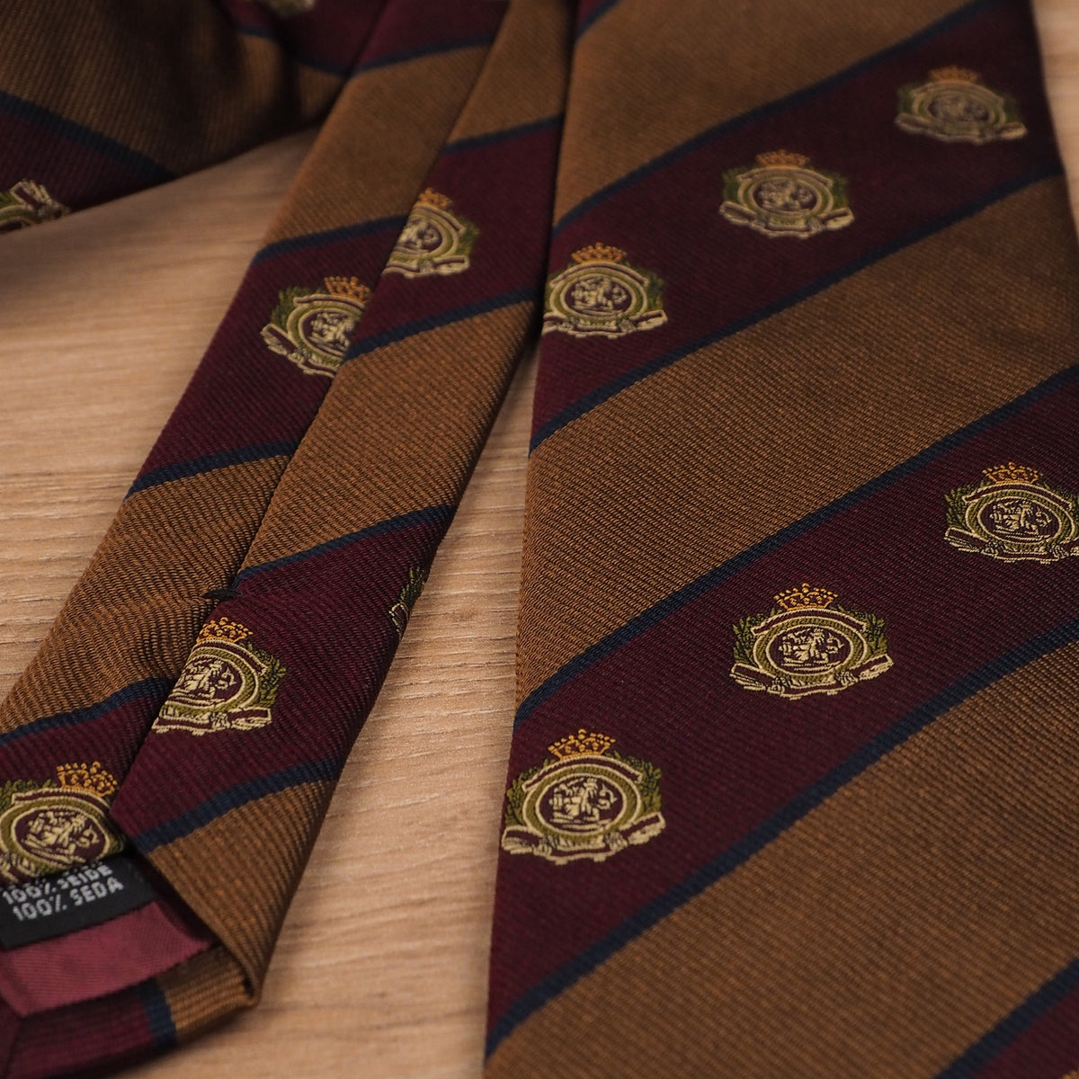Preppy Crest (gold)