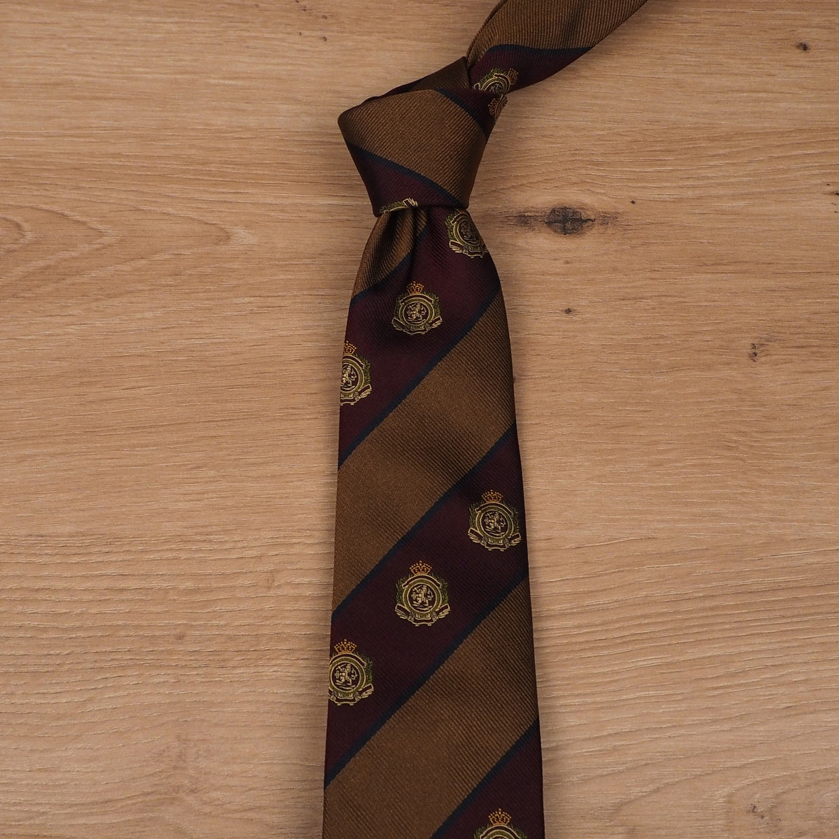 Preppy Crest (gold)