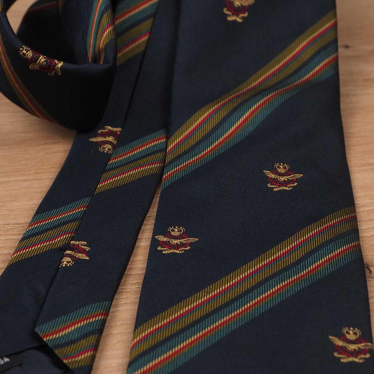 Preppy Crest (navy)